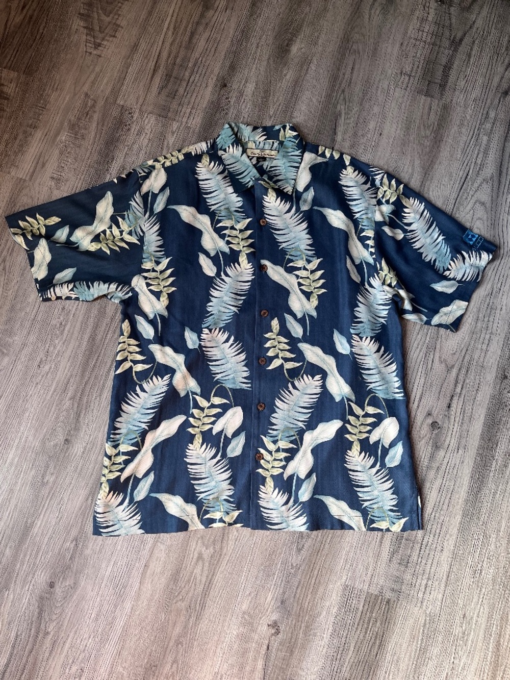 NWT Tommy Bahama Lobster Line Dance Camp Shirt Wave 100% silk Medium branded